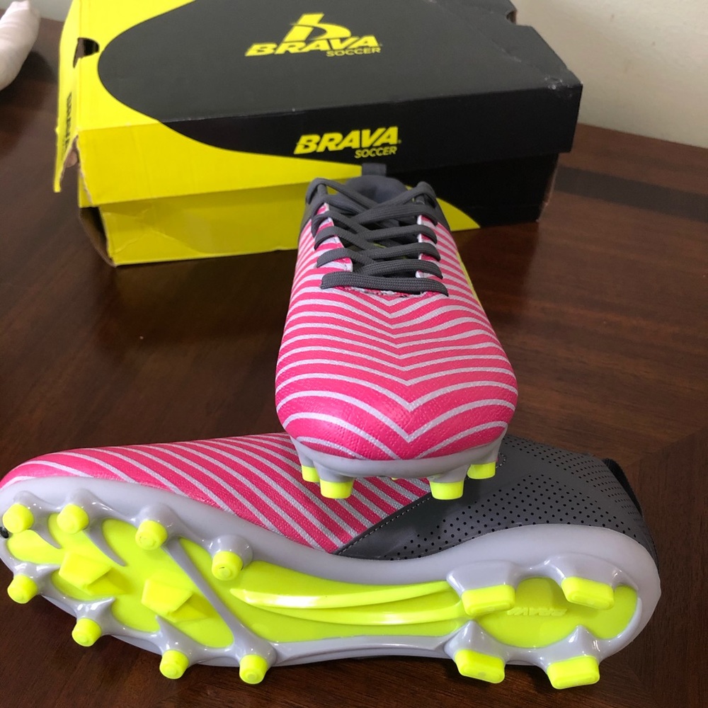Brava Soccer Cleats - Picture 6 of 7